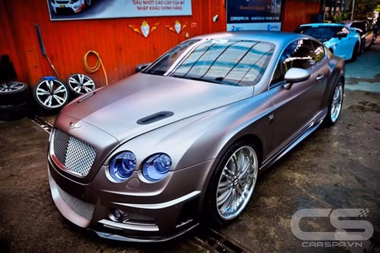 Trong lần nâng cấp này, động cơ trên GT vẫn được giữ nguyên bản loại 6 lít W12 (12 xi-lanh xếp hình chữ W), công suất 552 mã lực. Hộp số là loại 6 cấp tự động, dẫn động 4 bánh.