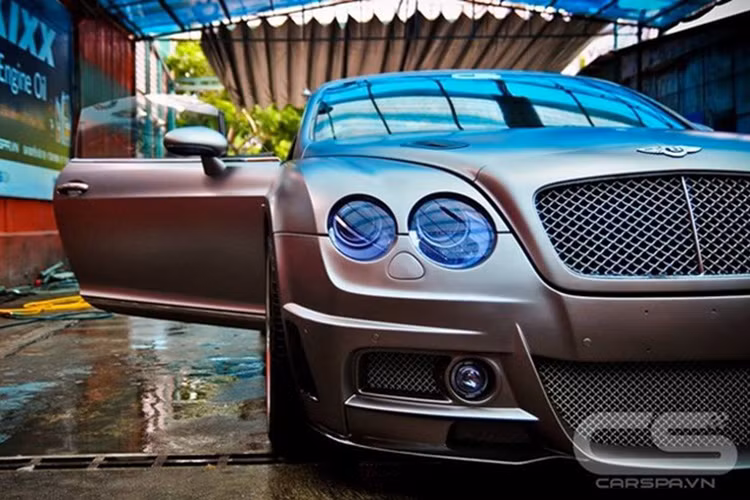 Bộ bodykit mới gây ấn tượng với hốc gió trước hầm hố hơn trước, thay vì được chia thành 3 phần riêng biệt và đều nhau giống nguyên bản.