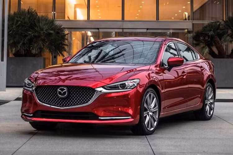 Mazda6 có cú trượt chân khá mạnh trên cuộc đua doanh số, từ 27 xe xuống chỉ còn 16 xe, đành góp mặt tại vị trí thứ 8 trên bảng xếp hạng 10 xe bán chậm nhất tháng 2/2025.