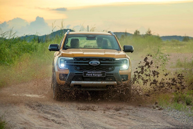  Ford Ranger: 1.463 xe Dù giảm 12 xe so với tháng trước, nhưng Ford Ranger vẫn thuộc nhóm ôtô hút khách nhất Việt Nam với 1.463 xe bán ra trong tháng 11/2023. Lũy kế 11 tháng đầu năm 2023, Ford Ranger bán ra 14.173 xe, doanh đứng thứ 4 toàn thị trường.