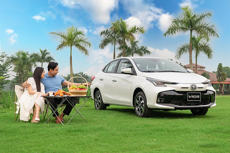  Toyota Vios: 1.556 xe Tháng 11 vừa qua, Toyota bán ra được 1.556 xe Vios, tăng 93 xe so với tháng trước. Cộng dồn trong doanh số từ đầu năm đến nay, đã có 10.499 xe Vios được bán ra. Chính sách ưu đãi từ nhà sản xuất cùng với việc được hưởng ưu đãi lệ phí trước bạ giúp Vios thêm sức hút và nhờ đó tăng doanh số.