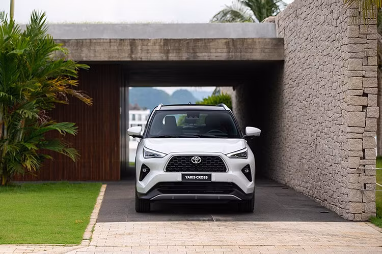  Toyota Yaris Cross: 1.092 xe Toyota Yaris Cross có lẽ là cái tên gây bất ngờ nhất trong top xe bán chạy với doanh số tháng 11 đạt 1.092 xe. Những tháng trước doanh số của mẫu xe này khá thấp và doanh số cộng dồn kể từ khi ra mắt tới nay mới đạt 1.507 xe.