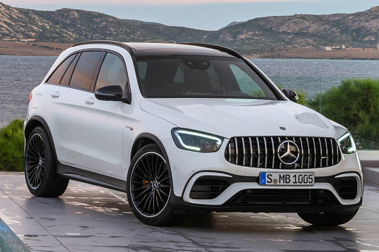 Tại Anh, giá xe Mercedes-AMG GLC 63 2020 khởi điểm từ 74.599 bảng Anh (khoảng 2,21 tỷ đồng), bản 63 S mạnh mẽ hơn sẽ có giá từ 85.855 bảng Anh (khoảng 2,55 tỷ đồng), trong khi đó, hai biến thể của GLC 63 Coupe có giá tương ứng là 77.089 bảng Anh và 88.345 bảng Anh (tương đương 2,29 và 2,62 tỷ đồng).
