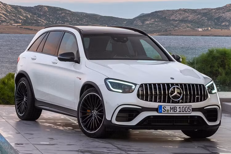 Tại Anh, giá xe Mercedes-AMG GLC 63 2020 khởi điểm từ 74.599 bảng Anh (khoảng 2,21 tỷ đồng), bản 63 S mạnh mẽ hơn sẽ có giá từ 85.855 bảng Anh (khoảng 2,55 tỷ đồng), trong khi đó, hai biến thể của GLC 63 Coupe có giá tương ứng là 77.089 bảng Anh và 88.345 bảng Anh (tương đương 2,29 và 2,62 tỷ đồng).