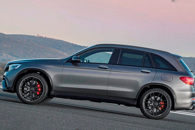 Gói hỗ trợ lái xe Driving Assistance Package Plus giá 1.695 bảng Anh (khoảng 50 triệu đồng) là một tùy chọn bao gồm hệ thống hỗ trợ lái xe từ xa chủ động, hỗ trợ lái chủ động, hỗ trợ phanh chủ động, hỗ trợ đánh lái tránh vật cản, hỗ trợ giữ làn, giám sát điểm mỳ, hỗ trợ giới hạn tốc độ chủ động và Pre-Safe Plus.