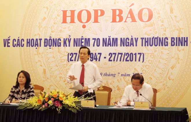 Su dung sieu may tinh tim kiem thong tin liet si