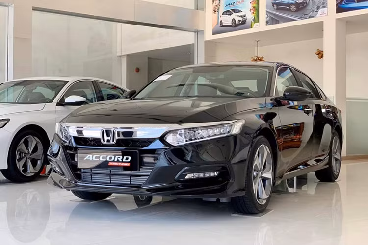 Vị trí thứ 5 thuộc về mẫu xe sedan cỡ D - Honda Accord với 8 xe bán ra, tăng 1 xe so với thành tích của tháng liền trước. Accord là xe ế nhất của Honda Việt Nam. Năm 2023, doanh số của mẫu sedan cỡ D này chỉ đạt 58 xe.