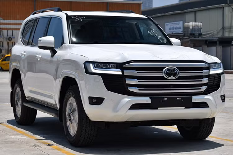 Với 16 chiếc bán ra trong tháng 1/2024, Toyota Land Cruiser đã giảm tới 40 chiếc so với tháng liền trước. Doanh số này khiến mẫu SUV 7 chỗ cao cấp của Toyota lọt vào top xe ế với vị trí thứ 8. Cả năm 2023, Toyota Land Cruiser bán ra thị trường 554 chiếc.