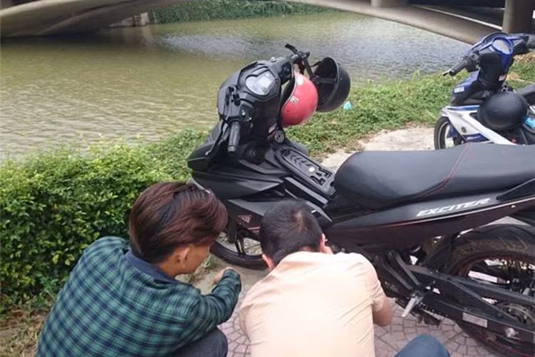 Những ngày gần đây, anh Nguyễn Xuân Anh (SN 1995, ngụ xã Phong Xuân, huyện Phong Điền, Thừa Thiên- Huế) đang rất bức xúc khi cho rằng, anh đã bị một đại lý xe máy chính hãng ở TP Huế lừa bán một chiếc xe máy Yamaha Exciter 150 giá cao nhưng không đảm bảo chất lượng.