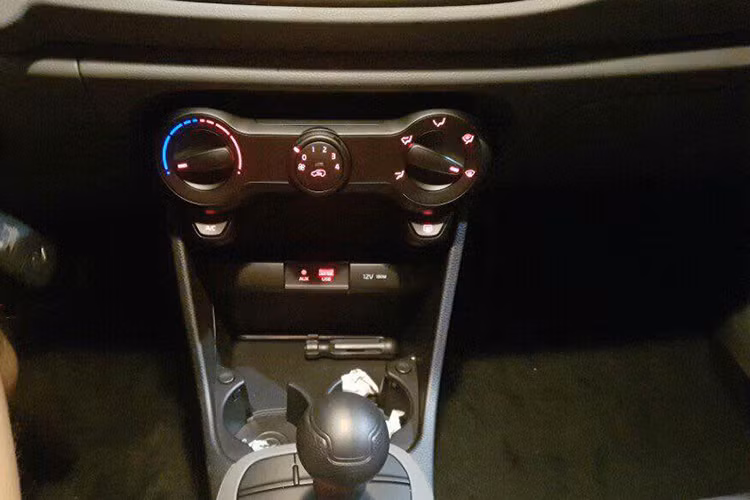 Về hệ động lực, Morning 2017 sẽ được trang bị động cơ 998cc đạt công suất 76PS tại 6.200v/ph và mô-men xoắn cực đại 9,7kgm (95Nm) tại 3.750v/ph, kết hợp với hộp số tự động 4 cấp. Mọi phiên bản của chiếc xe cỡ nhỏ giá rẻ mới này sẽ đều có hệ dẫn động cầu trước. 