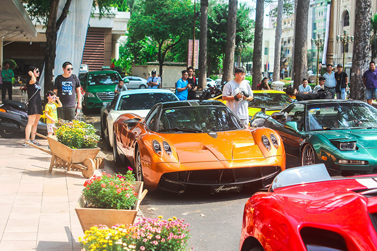 Đây cũng là buổi gặp mặt đầu tiên trong năm 2019 và trước thềm năm mới Tết Kỷ Hợi của các đại gia siêu xe Việt, đang chú ý là sự xuất hiện khá đầy đủ của các tay chơi siêu xe đình đám như Cường Đô la, Minh Nhựa....