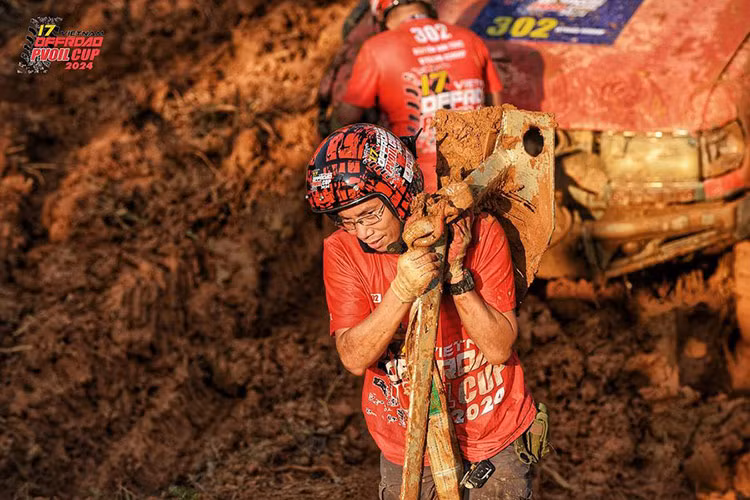 Giai dua oto PVOIL VOC 2024, bung no cam xuc nha vo dich-Hinh-12