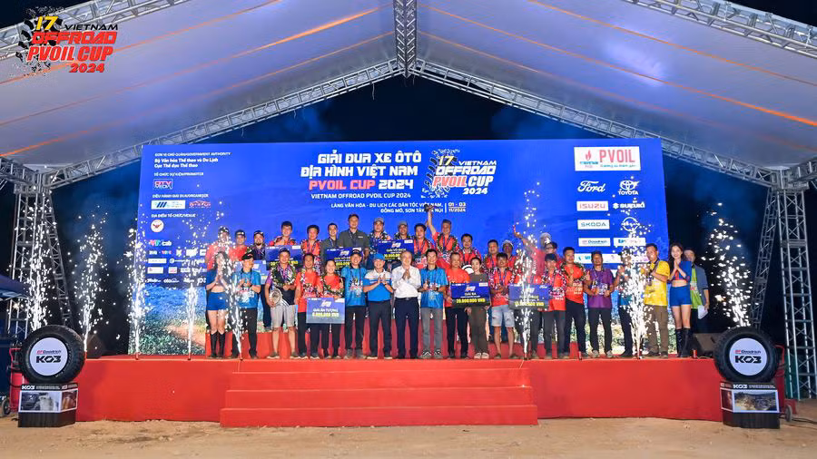 Giai dua oto PVOIL VOC 2024, bung no cam xuc nha vo dich