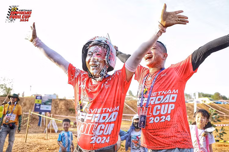 Giai dua oto PVOIL VOC 2024, bung no cam xuc nha vo dich-Hinh-13