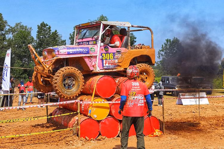 Giai dua oto PVOIL VOC 2024, bung no cam xuc nha vo dich-Hinh-6