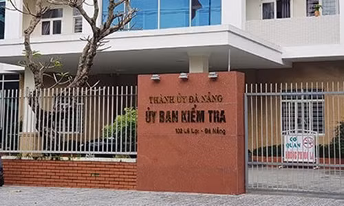 Vi sao Pho Bi thu Quan uy Hai Chau, Da Nang bi ky luat?