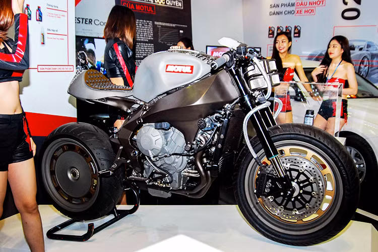 Tuy nhiên, do chiếc xe được coi là một tác phẩm nghệ thuật nên những người chủ mới sẽ chỉ có thể trưng bày nó và không được phép lưu thông ngoài đường công cộng. Hãng dầu nhớt Motul cũng sẽ đấu giá chiếc môtô Onirika 2853 này trong thời gian sắp tới để ủng hộ quỹ từ thiện Corazon của hãng, chuyên giúp đỡ những trẻ em có hoàn cảnh khó khăn.