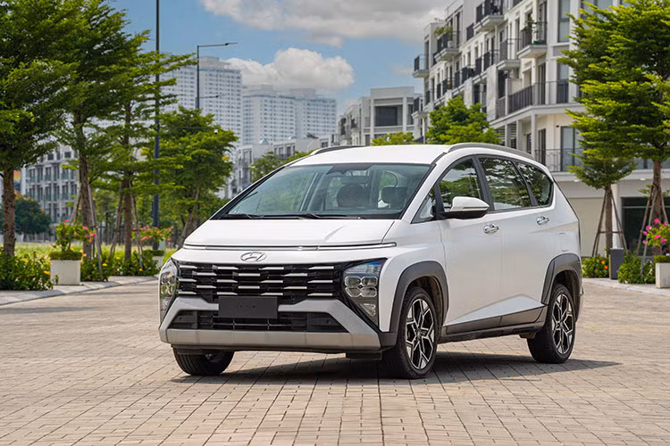 Hyundai Stargazer X vs Mitsubishi Xpander, an toan va thuc dung
