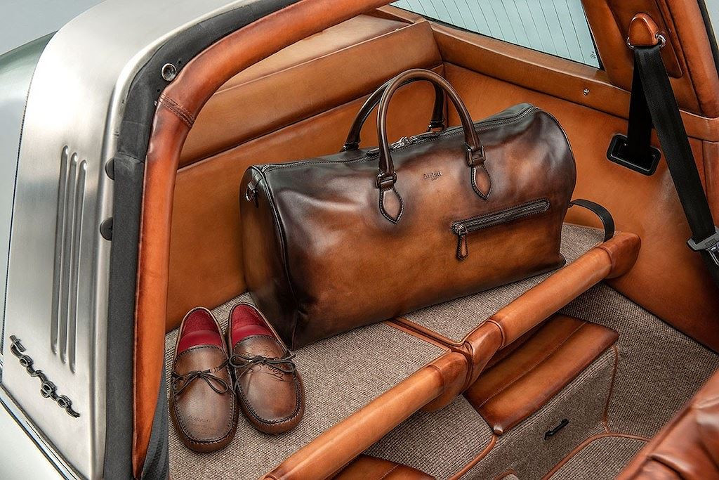 Chỉ có số lượng sản xuất đúng 1 chiếc, tuy nhiên các đại gia sẽ có cơ hội mua được Porsche 911 Targa độ nội thất Berluti thông qua buổi đấu giá online của nhà Sotheby's kéo dài từ nay tới 7/5/2019.