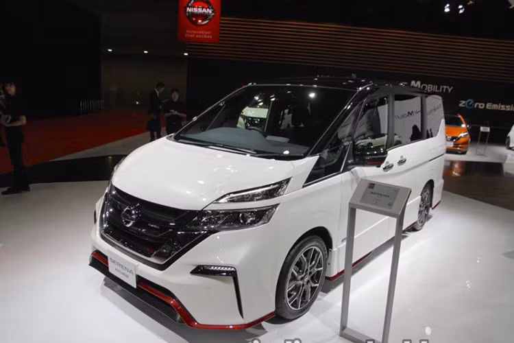 Xe sở hữu khối động cơ xăng 2.0 lít 4 xi lanh đã được nâng cấp mặc dù Nissan không tiết lộ số liệu sức mạnh mới chính xác nhưng chắc chắn nó sẽ mạnh hơn động cơ tiêu chuẩn với sức mạnh 147 mã lực. Nissan Serena Nismo 2018 đã bắt đầu bán ra tại Nhật Bản với giá 3.419.280 yen (tương đương khoảng 690 triệu đồng).