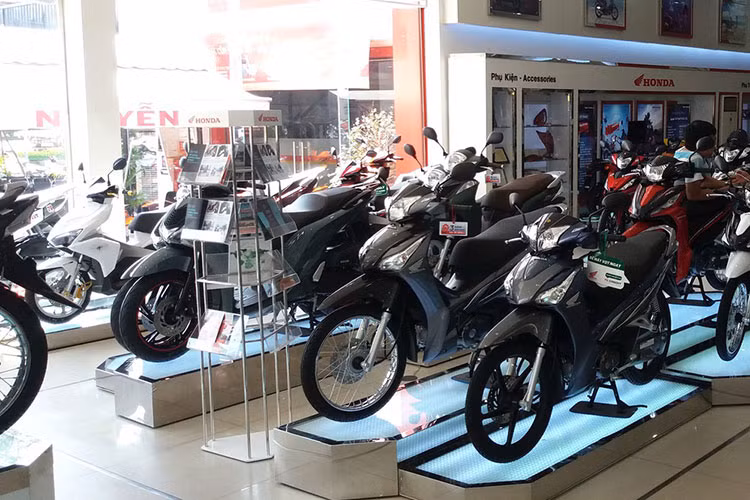 Moi ngay, co khoang 6.000 nguoi Viet tau xe may Honda-Hinh-2