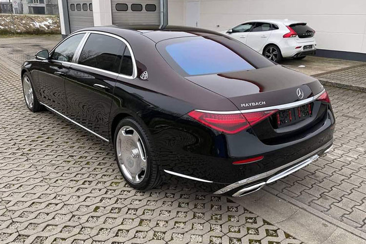 Không có nhiều thông tin về giá xe Mercedes-Maybach S580 2022 đầu tiên về Việt Nam, tuy nhiên, một số công ty nhập khẩu tư nhân cho biết, Mercedes-Maybach S580 có giá từ 15 tỷ đồng. Mức giá này dành cho những xe đầu tiên về nước.