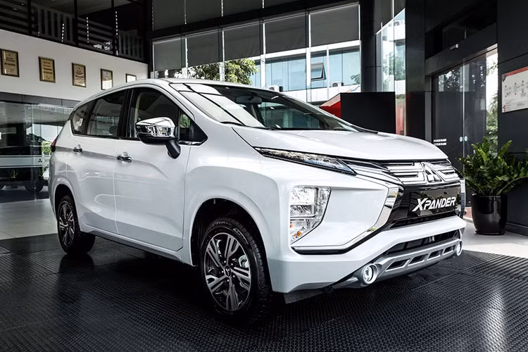 Kết thúc tháng 5, Mitsubishi Xpander có 1.470 xe bán ra thị trường, giảm 3% so với tháng trước. Dù doanh số giảm nhưng thứ hạng lại tăng 1 bậc so với tháng trước trong Top 10 và tiếp tục trở thành chiếc xe 7 chỗ được ưa chuộng nhất thị trường. Mitsubishi Xpander có biến thể MPV và gầm cao, xe được trang bị động cơ 1.5L, giá bán dao động từ 550 triệu đến 630 triệu đồng. 