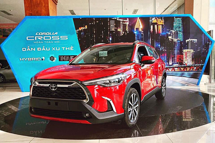 Toyota Corolla Cross đang dần thay thế những mẫu xe đàn anh như Fortuner, Innova... trong hành trình chinh phục khách hàng cũng như duy trì vị thế cho Toyota trong cuộc đua tranh doanh số tại Việt Nam. Với 765 xe bán ra trong tháng 5/2021, Toyota Corolla Cross xếp thứ 8 trong Top 10 ô tô bán chạy nhất tháng tại Việt Nam.