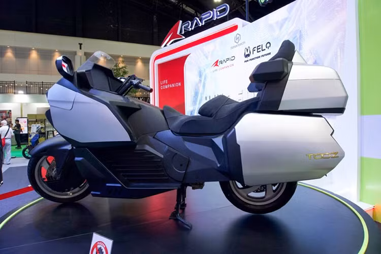 Về sức mạnh, Felo TOOZ 2025 mới của hãng xe Đài Loan có thể đạt tốc độ tối đa tới 202 km/h và còn được trang bị cả hệ thống kiểm soát lực kéo.