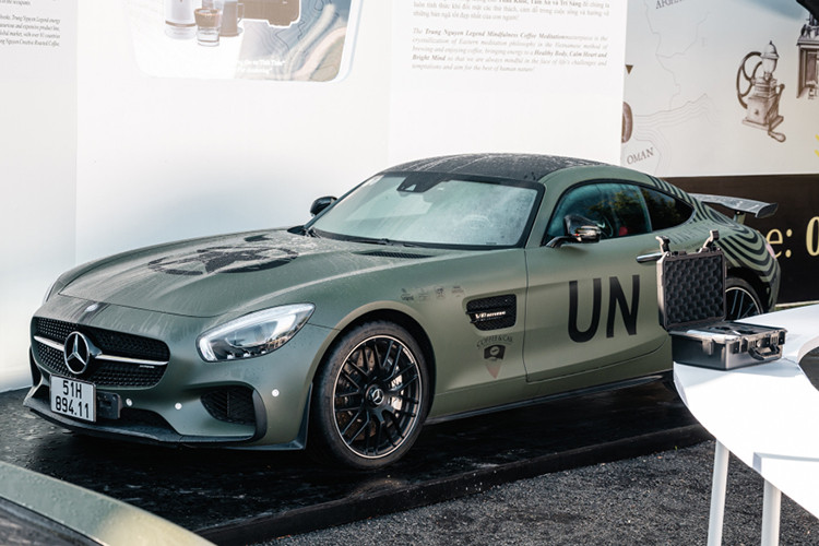 Ngoài chiếc Mercedes-AMG GT R ra, ông Đặng Lê Nguyên Vũ cũng mua chiếc Mercedes-AMG GT S chỉ sau 1 ngày xe rao bán, giá trị của 2 chiếc xe này ước tính hơn 16 tỷ đồng. 