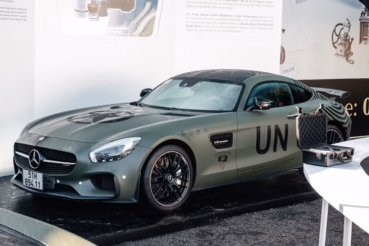 Ngoài chiếc Mercedes-AMG GT R ra, ông Đặng Lê Nguyên Vũ cũng mua chiếc Mercedes-AMG GT S chỉ sau 1 ngày xe rao bán, giá trị của 2 chiếc xe này ước tính hơn 16 tỷ đồng. 