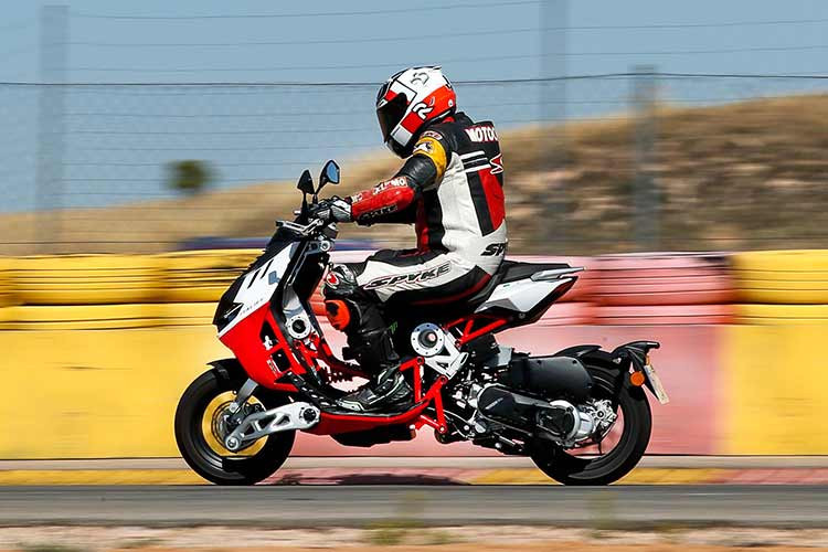 Với thiết kế kỳ dị, Dragster 300 có trọng lượng khô thấp chỉ 128kg. Hiện Italjet vẫn chưa xác nhận giá xe Dragster 300 2024 và thời điểm bán ra, nhưng gần như chắc chắn nó sẽ được bán ra ở châu Âu đầu tiên vào lúc nào đó trong năm 2024.