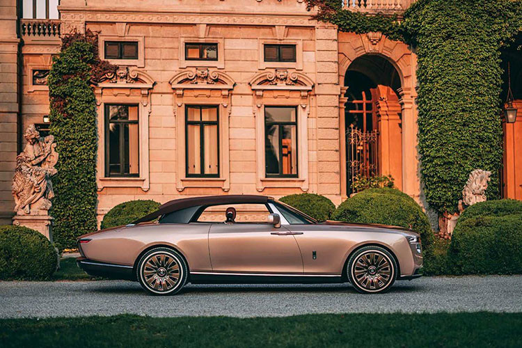 Trên thế giới, không một hãng xe nào vươn được tới đẳng cấp hoàn hảo của Roll-Royce siêu sang, kể cả Mercedes-Maybach hay Bentley.