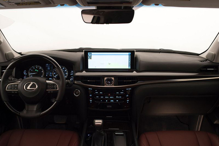 Với việc trang bị động cơ tăng áp kép V6 và V8, Lexus LX được hứa hẹn sẽ trở thành một cỗ máy tốc độ theo đúng nghĩa, đủ sức cạnh tranh với các đối thủ mạnh đến từ thị trường châu Âu.