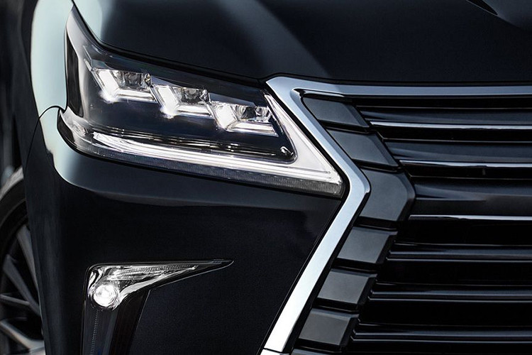 Hiện tại, mẫu xe sang Lexus LX trên thị trường bán ra đang được trang bị khối động cơ tuỳ chọn gồm động cơ V6 và V8 hút khí tự nhiên 5.7L với công suất tối đa 360 mã lực và 530 Nm mô-men xoắn.