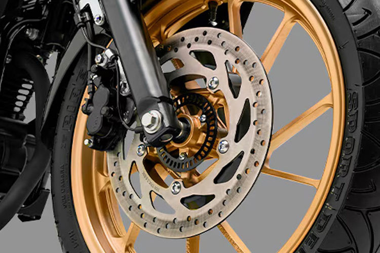 Động cơ Yamaha Fazer FZ25 Connected 2025 vẫn là dạng xi-lanh đơn DOHC, hai van, dung tích 249cc, làm mắt bằng không khí/dầu cùng công nghệ Blueflex của Yamaha cho phép xe chạy cả xăng và ethanol.