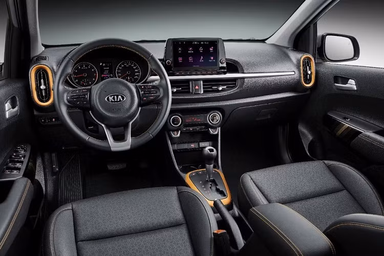 Trong khi đó, Kia Morning 2020 hiện hành đang bán tại Việt Nam thuộc thế hệ thứ 2, được Thaco lắp ráp và phân phối tới khách Việt từ năm 2013. Như vậy, Thaco đã bỏ qua thế thứ 3 và đưa bản mới nhất về nước để phục vụ khách Việt. Ngoài những tinh chỉnh về thiết kế, Kia Morning mới tại Việt Nam sẽ được bổ sung một số trang bị tiện nghi hơn như cụm đồng hồ kỹ thuật số 4,2 inch sau vô-lăng hay tính năng Car to Home với chức năng điều khiển các thiết bị tại nhà.