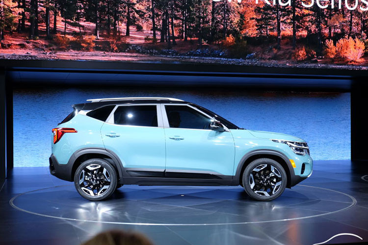 Khi chỉ truyền sức mạnh tới bánh trước, động cơ 2.0 lít là tùy chọn hệ thống truyền động hiệu quả nhất cho Seltos 2024 với mức tiêu thụ nhiên liệu ước tính của EPA là 11/14.5/13 (trong thành phố/đường cao tốc/kết hợp). Mức giá xe Kia Seltos 2024 tại Mỹ từ 25.715 USD đến 31.315 USD (tương đương 602 đến 734 triệu đồng)