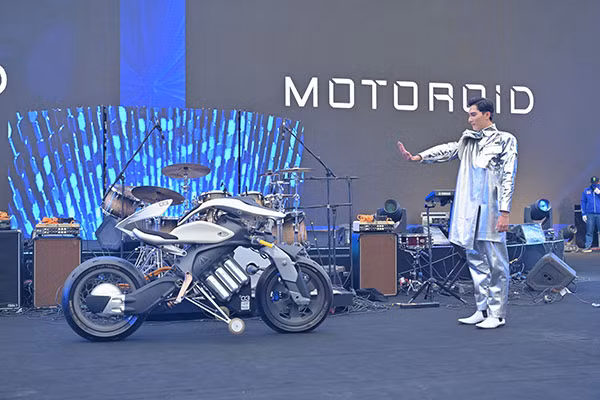 Gioi tre hao hung trai nghiem Yamaha MOTOROID o Ha Noi-Hinh-2