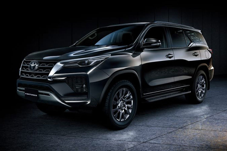Tại thị trường Ả-Rập, xe có 3 phiên bản là EXR, GXR và VXR. Trong đó, 2 bản GXR và VXR dùng động cơ V6. Giá xe Toyota Fortuner 2021 tương ứng của 3 phiên bản này là 120.000 AED (755 triệu đồng), 147.000 AED (926 triệu đồng) và 162.000 AED (1,02 tỷ đồng).