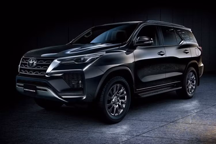 Tại thị trường Ả-Rập, xe có 3 phiên bản là EXR, GXR và VXR. Trong đó, 2 bản GXR và VXR dùng động cơ V6. Giá xe Toyota Fortuner 2021 tương ứng của 3 phiên bản này là 120.000 AED (755 triệu đồng), 147.000 AED (926 triệu đồng) và 162.000 AED (1,02 tỷ đồng).