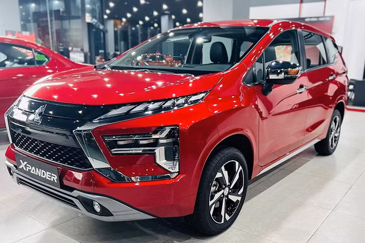 Mitsubishi Xpander dat doanh so gap doi Toyota Veloz thang 5/2023
