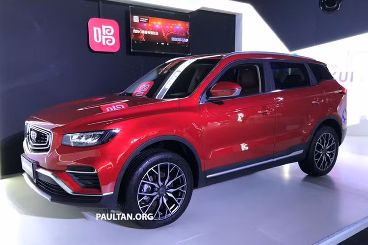 Cuối tháng trước, Geely đã tung ra những hình ảnh và chi tiết đầu tiên về mãu xe Boyue Pro, một phiên bản nâng cấp mới mẻ của Boyue. Giờ đây, mẫu xe Geely Boyue Pro mới đã có màn ra mắt đầu tiên ở hội nghị GKUI 19 diễn ra ở Bắc Kinh, nơi Geely trình bày hệ thống thông tin giải trí thông minh mới của họ.