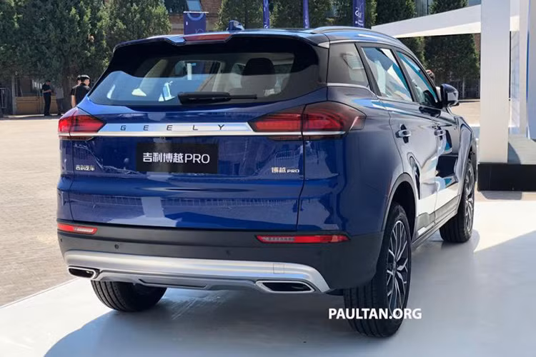 Người mua Trung Quốc có thể lựa chọn giữa một hộp số tự động li hợp kép 7 cấp hoặc hộp số sàn 6 cấp. Dựa theo hãng xe ôtô Geely, Boyue Pro không phải là để thay thế hoàn toàn Boyue hiện tại, mà sẽ được bán song song trong vai trò một lựa chọn đắt giá hơn.