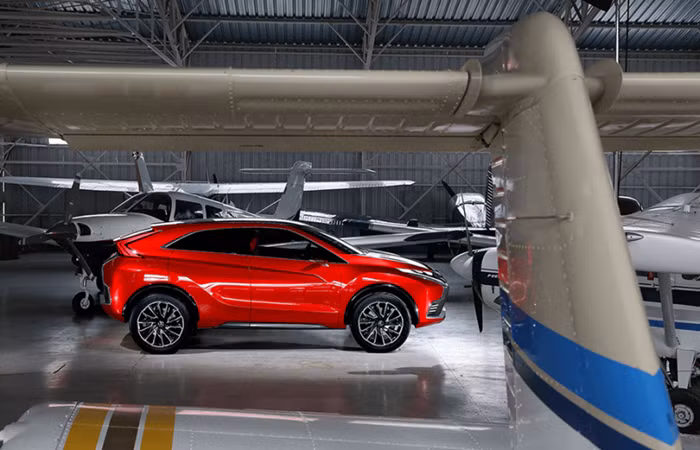 Không những thế, Mitsubishi còn tiết lộ thêm đây là một mẫu SUV mới thể thao, mang những đường nét của coupe và xếp nối tiếp vào danh mục sản phẩm hiện có như hai "đàn anh" Outlander và Outlander Sport.