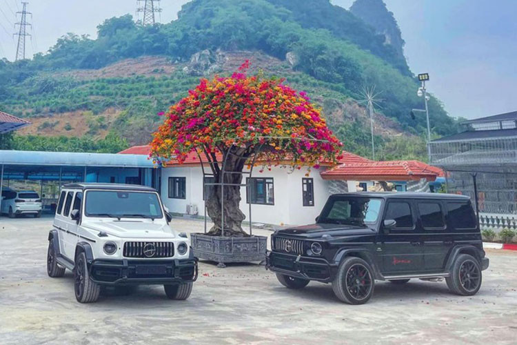 Người lái xe SUV hạng sang Mercedes-AMG G63 có thể sử dụng chức năng Dynamic Select ở cụm điều khiển để tùy chọn chế độ lái Slippery, Comfort, Sport, Sport+ hoặc tự thiết lập chế độ lái Individual cho riêng mình nhằm trải nghiệm tốt nhất.