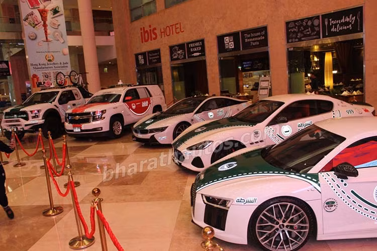 So với những chiếc siêu xe khác trong đội, chiếc AMG GT 63 S này sẽ có đế năm chỗ ngồi rộng rãi với bốn cửa và một cốp lớn phía sau. Nó sẽ phù hợp với việc áp chế nghi phạm hơn so với những chiếc siêu xe với chỉ hai chỗ ngồi. Bên cạnh chiếc xe này, đội xe cảnh sát Dubai còn sở hữu những chiếc sedan hiệu suất cao khác như BMW M6 Gran Coupe và Porsche Panamera Turbo S cùng Tesla Cybertruck sắp gia nhập đội hình.