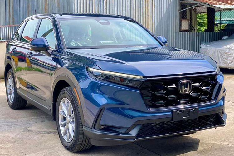 Honda CR-V giam 100 trieu dong tai dai ly Viet, xa hang ton