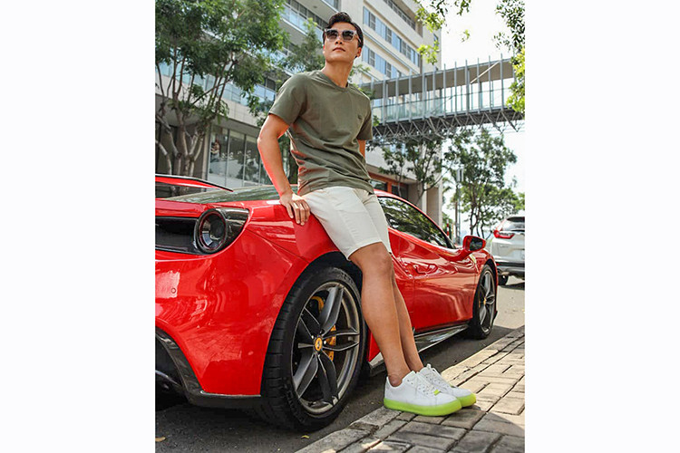 Ngoài chi tiết đó ra, chiếc siêu xe Ferrari phiên bản 488 GTB biển ngũ quý 5 cực khủng này vẫn mang bộ body kit Novitec Rosso có giá hơn 1 tỷ đồng. Được biết, đây cũng chính là chiếc xe Ferrari 488 GTB đầu tiên Việt Nam sở hữu bản độ của hãng Novitec.