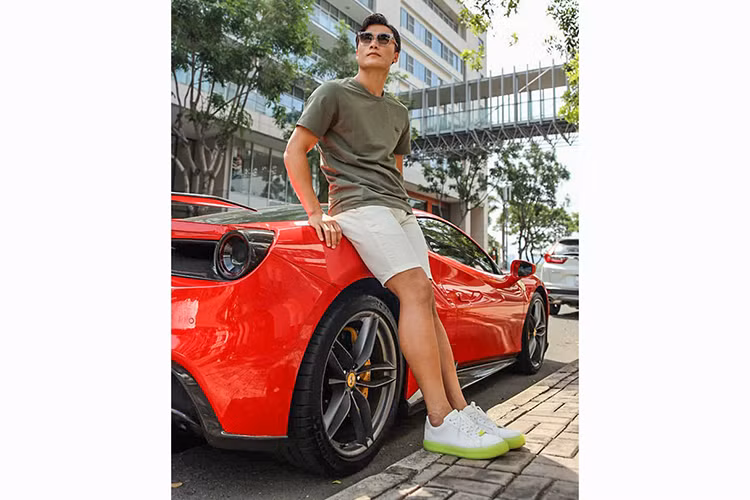 Ngoài chi tiết đó ra, chiếc siêu xe Ferrari phiên bản 488 GTB biển ngũ quý 5 cực khủng này vẫn mang bộ body kit Novitec Rosso có giá hơn 1 tỷ đồng. Được biết, đây cũng chính là chiếc xe Ferrari 488 GTB đầu tiên Việt Nam sở hữu bản độ của hãng Novitec.